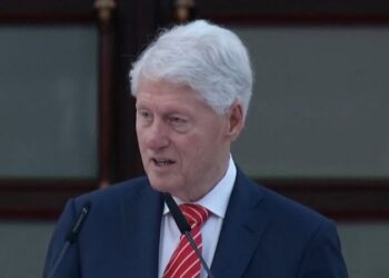 Mesazhi që dha Clinton: Keni probleme ekonomike, por ju duhet mbështetje! E rëndësishme të jeni në anën e duhur të historisë