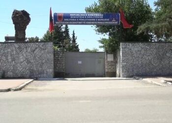 “Dopio standard…”/ Vota e të burgosurve në Rrogozhinë, rikthehet debati pas ndalimit