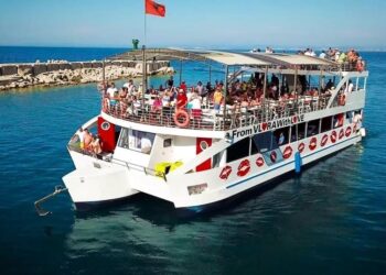 Vlora e dyndur nga turistët: Nga 15 korriku deri në fund të gushtit, 95% e hoteleve janë të prenotuara