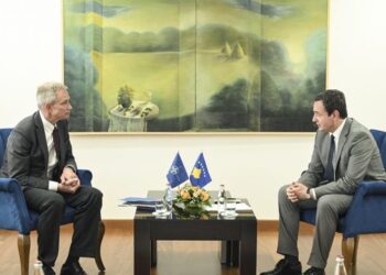 Kurti ankohet tek zyrtari i NATO-s: KFOR-i nuk ofroi qartësi për rrëmbimin e 3 policëve