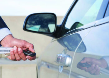 Lulëzimi i tregut të makinave me qira, turistët dominojnë prenotimet, këtë vit 10€/ditë më shtrenjtë