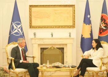 Tensionet në Veri/ Ndihmës sekretari i Përgjithshëm i NATO-s vizitë në Kosovë, takohet me Kurtin e Osmanin