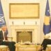 Tensionet në Veri/ Ndihmës sekretari i Përgjithshëm i NATO-s vizitë në Kosovë, takohet me Kurtin e Osmanin
