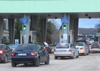 Bie fluksi i lëvizjeve në pikat kufitare të Kapshticës dhe Qafë Thanës
