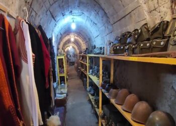 VOA/ Në Gjirokastër, tunelet e periudhës komuniste kthehen në shërbime për turistët