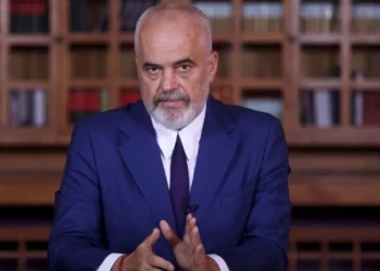 Rama: Kush punon për shtetin dhe xhepin njëkohësisht, nuk e ndan përgjegjësinë me mua