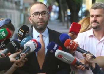 Bardhi përmend emra: Zyrtarë të tjerë të përfshirë në dosje, Ahmetajt të bashkëpunojë me drejtësinë