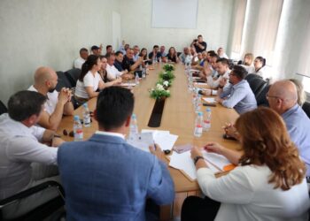 Konstituohet Këshilli i Qarkut Elbasan, Ermira Urupit merr detyrën e re