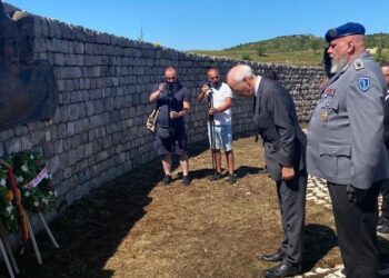 “Kujtimi i tiranisë nacionalsocialiste dhe…”/ 80-vjetori i masakrës së Borovës, ambasadori gjerman kërkon falje për 107 viktimat