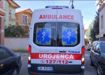 “Ambulanca u vonua”/ Tragjedia me 3 viktima në Kavajë, reagon kreu i Urgjencës: Për 22 minuta shkuam…!