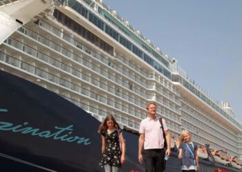 “Ndotin ajrin”/ Amsterdami ndalon anijet lundruese për të kufizuar numrin e vizitorëve
