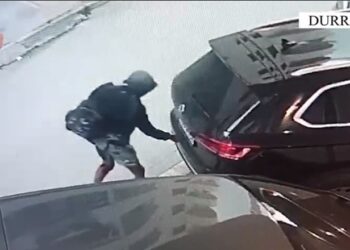 Emri/ Arrestohet 57-vjeçari në Durrës: Vidhte targat e makinave të turistëve të huaj dhe më pas i shiste te grupet kriminale