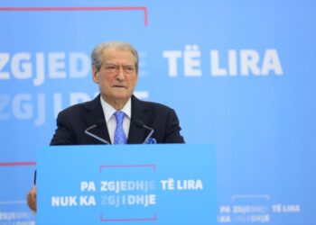 Humbja e thellë në Rrogozhinë/ Berisha paralajmëron protesta: Të ngrihemi kundër regjimit