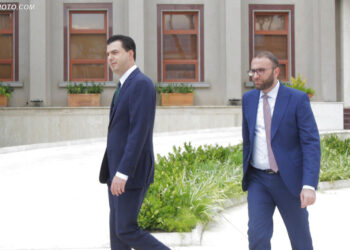 “Për momentin i mbaj të fshehta”, Bardhi paralajmëron Bashën: Do them ca të vërteta nëse…