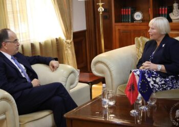Presidenti Begaj pret në takimin e lamtumirës ambasadoren e BE