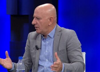 “Duhet të jepte dorëheqjen”/ Bejko: Gaz Bardhi ka marrë vulën dhe ka ikur në drejtim të paditur