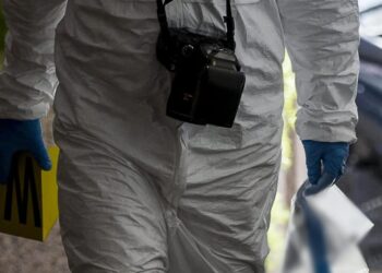 Porositi dy vrasës me pagesë për të vrarë burrin, arrestohet gruaja shqiptare në Itali