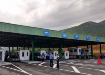 Shqiptarët e Kosovës presin me orë në kufi, arsyeja vendimi i Qeverisë Kurti