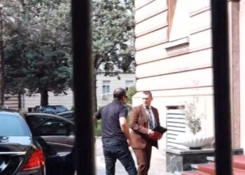 Nis mbledhja e Këshillit të Mandateve për Ahmetajn, mbërrijnë në Kuvend prokurorët e SPAK-ut
