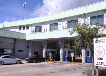 Emri/ Ishte i dënuar me burg, ekstradohet 34-vjeçari i shpallur në kërkim ndërkombëtar