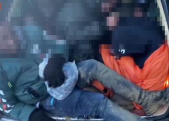 Korçë| Fshehën 5 emigrantë në kamionët e tyre, shoferët nën hetim