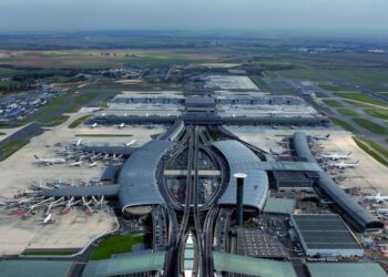 Sulm me armë në një aeroport në Paris, trafikantja plagos doganierin