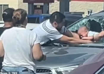 VIDEO/ E harruan brenda makinës në 38°C, babai thyen xhamin për të shpëtuar foshnjën