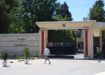 Përdori armën e shërbimit në sherrin për pronën, përjashtohet punonjësi i Gardës
