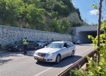 Aksident i trefishtë në Pogradec, makinat përplasen me njëra-tjetrën