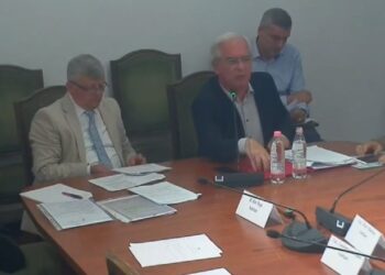 Debati/ Flutura Açka përplaset me Skënder Gjinushin: Keni ardhur sot me ftesë të mikut tuaj
