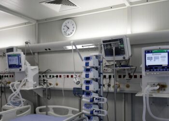 12-vjeçari shqiptar në intubim në Greqi, mjekët: I ka vdekur truri
