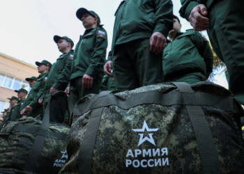 Dhuna e Putin/ Gruaja akuzohet për “diskreditim” të ushtrisë ruse, fëmijët e saj të mitur merren si dëshmitarë nga hetuesit
