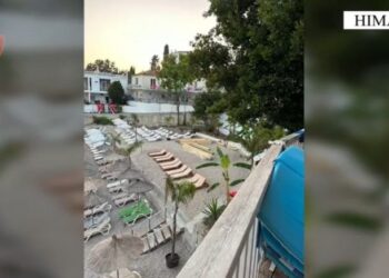 “Plazhi i lirë”/ Policia sekuestrohen 37 çadra dhe 68 shezlongë në Dhërmi, tre të proceduar