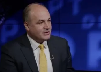 “Hipokrizi politike”/ Enver Hoxhaj: Albin Kurti në opozitë fliste për bashkim kombëtar, sot nuk takon Ramën