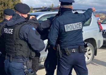 Ishin duke shkuar në punë, përplasen nga një veturë tre policë