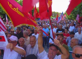 Kosovë, opozita dërgon në kushtetuese ligjin për pagën minimale