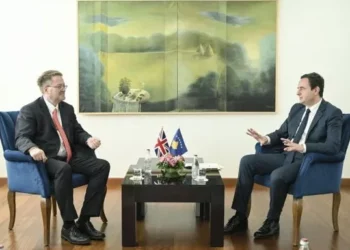Rama pret konfirmimin për takimin/ Kurti ‘injoron’ vizitën e tij, takohet me ambasadorin britanik, s’jep detaje për bisedën