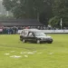 Incident i pazakontë/ Makina funerale futet në fushë, ndërpritet ndeshja në Britani