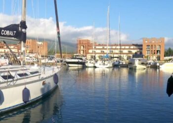 Dita e dytë e garës me vela/ Italianët shijojnë bukuritë e Vlorës dhe Marina Orikum
