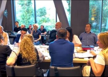VIDEO-LAJM/ Edi Rama ndan pamje nga mbledhja me ministrat në Tepelenë