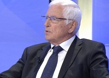 Neritan Ceka rrëfen si i shpëtoi atentatit: Pistoletën ma vunë mbrapa koke, dëgjova një krismë