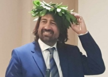 Falsifikoi vdekjen e tij në Shqipëri/ Diplomohet Pecorelli! Paralajmëron serialin televiziv për jetën e tij: S’do mjaftojnë 10 episode!