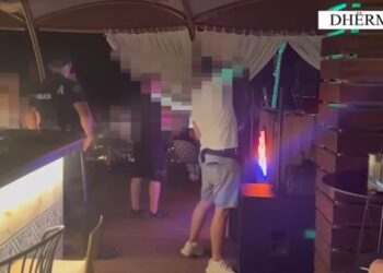 VIDEO/ Pushuesit ankohen për ndotje akustike në Dhërmi, policia merr në hetim pronarët e 2 lokaleve