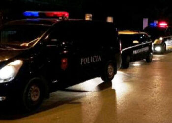 Tiranë| Makina bie në humnerë, 1 viktimë dhe 1 i plagosur