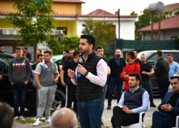 Fituesi i Kavajës e fillon drejtimin e Bashkisë me një leje për kioskë në bregdet