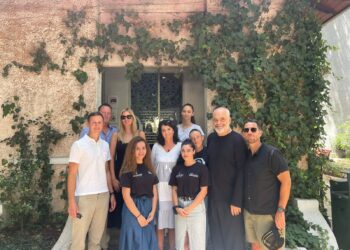 FOTO/ Në shoqërinë e Ramës dhe të Grenell, vajza e ish-presidentit Trump viziton muzeun e Përgjimeve