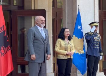 FOTOT/ Vizita në Kosovë, kryeministri Rama takohet me presidenten Osmani