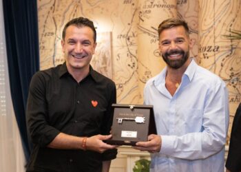 Veliaj pret këngëtarin e famshëm Ricky Martin, i jep Çelësin e Qytetit: Krenar që këngëtarë kaq të mëdhenj vlerësojnë Tiranën