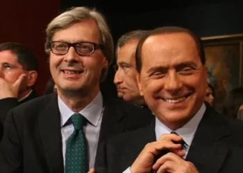 “Flija me 12 gra në muaj”/ Nënsekretari italian i Kulturës: Kam shkuar me 1500 gra, Berlusconi ishte një hiç para meje
