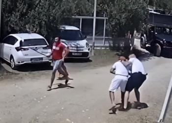 Plas sherri në Himarë/ Dy persona tentojnë të godasin me sende të forta të moshuarin